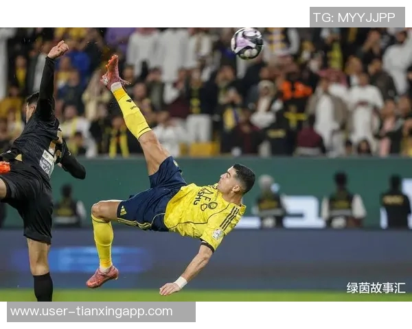 德保罗精准传中梅西头球攻门险些得手被门将神勇扑出