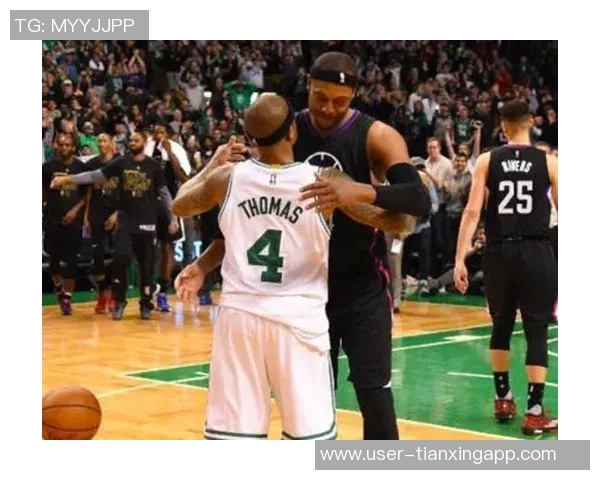 皮尔斯与女主持探讨男友点赞大屁股女是否算出轨引发热议